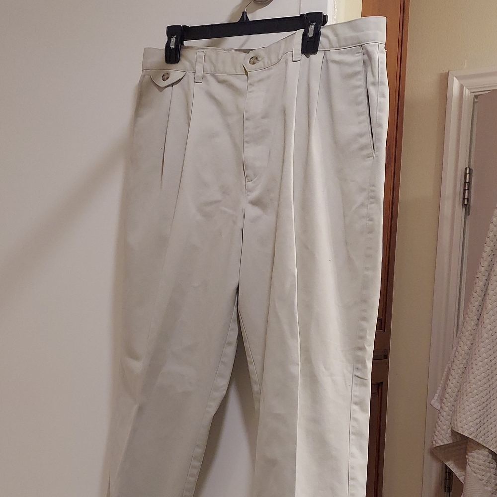 Dockers Men's Light Cream Pleated Chinos